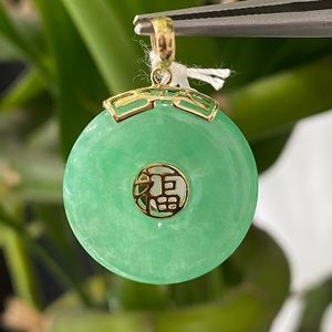 14K Yellow Gold Circle Jade "Lucky" Character Pendant